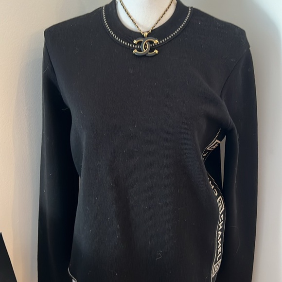 CHANEL SWEATER BLACK SIZE 46 Long sleeve Gorgeous Grey Stripe CHANEL on side - Picture 6 of 13